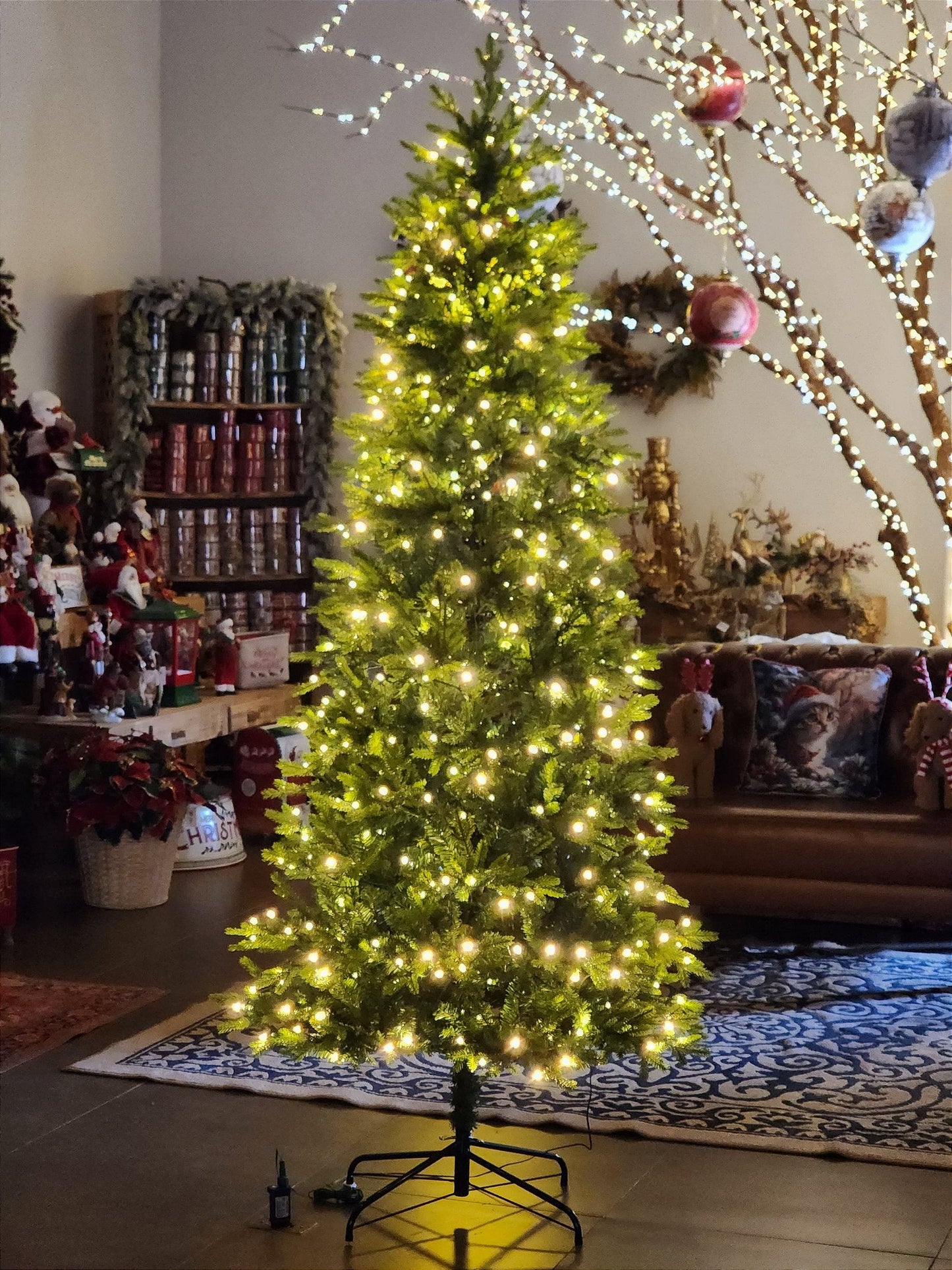 ÁRVORE REALISTA PINHEIRO AUSTRAL 2,10CM 450 LEDS WARM 801 GALHOS BIVOLT