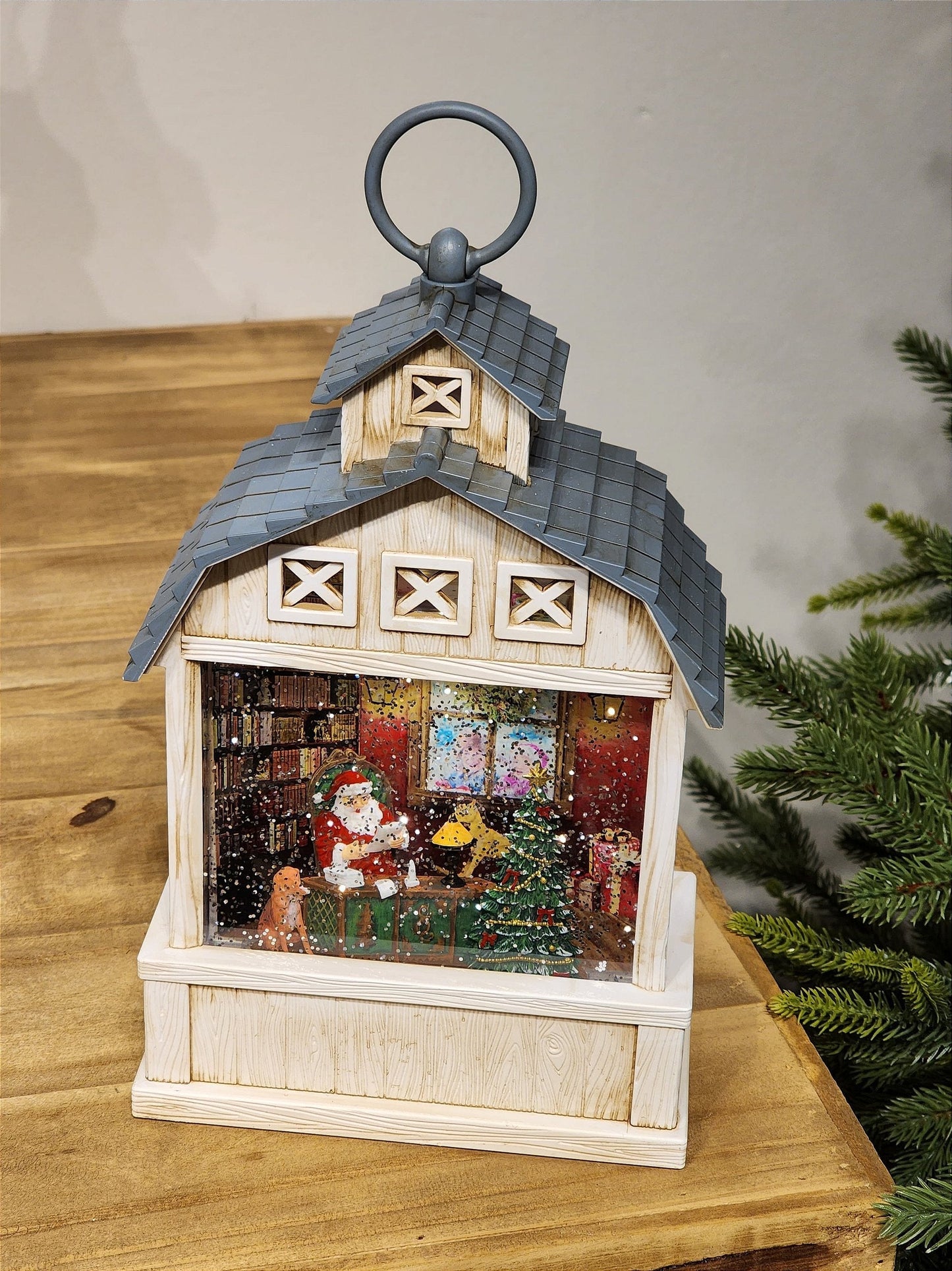 CENÁRIO NA LANTERNA COM LUZ, SOM E MOVIMENTOS 31,5CM