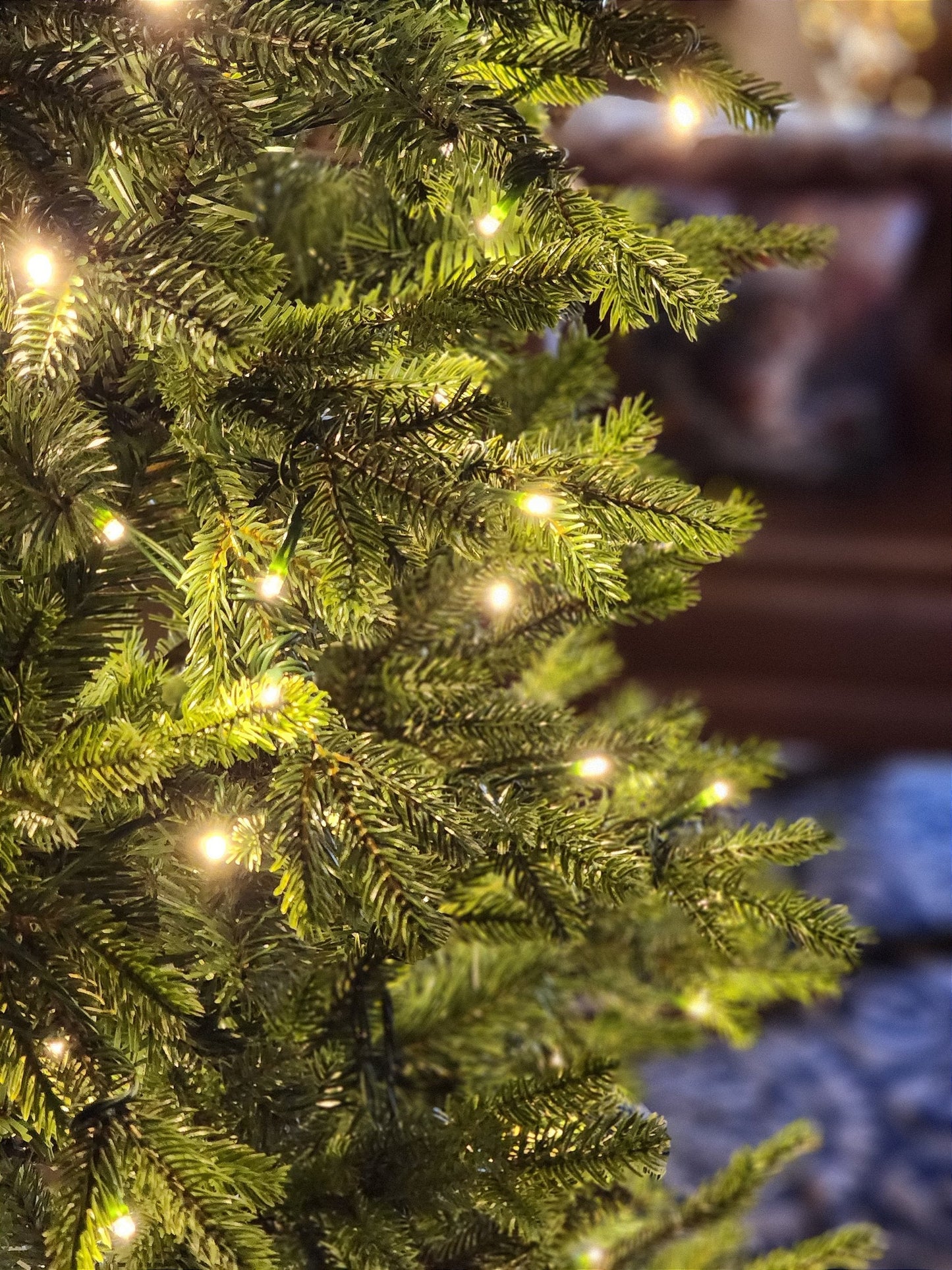 ÁRVORE REALISTA PINHEIRO AUSTRAL 2,10CM 450 LEDS WARM 801 GALHOS BIVOLT