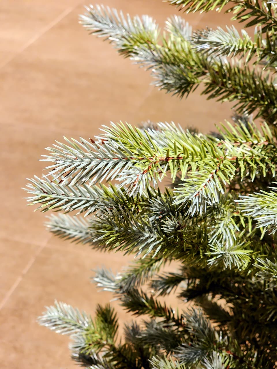 ÁRVORE PINHEIRO REALISTA 140 GALHOS 1,20CM BASE JUTA