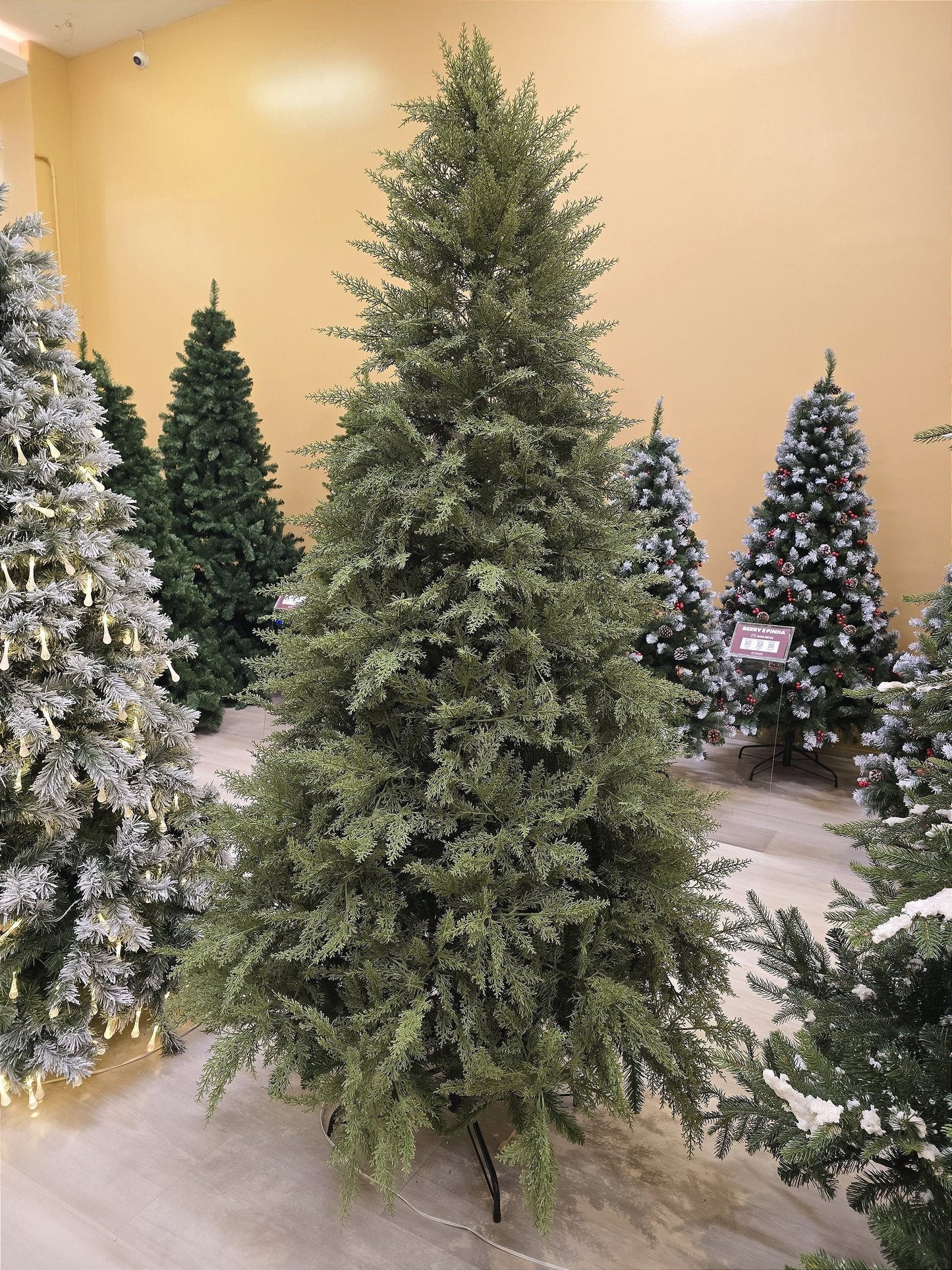 ÁRVORE PINHEIRO SUPER REALISTA NEW JERSEY 1240 GALHOS 2,10CM - PRÉ VENDA 2025